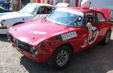 Alfa Romeo 2000 GT Veloce 1971, 2000cc, 140hk (k�rt i muren, men k�rer videre) og en Porsche 911s gruppe 4, 1970, 2247cc, 160hk