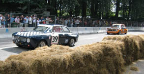 Alfa Romeo GTAm p� 2000cc og 220hk fra 1971 foran BMW 2002 p� 2000cc og 140hk fra 1971