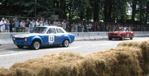 Ford Escort TC p� 1598cc fra 1969 foran Volvo 142s p� 1985cc fra 1971